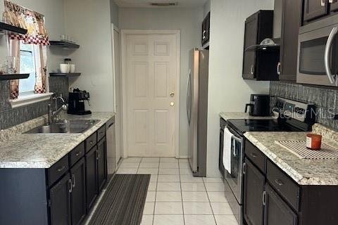 House in Orlando, Florida 4 bedrooms, 178 sq.m. № 2150507 - photo 13