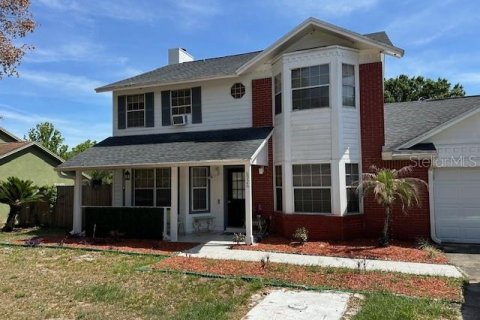 House in Orlando, Florida 4 bedrooms, 178 sq.m. № 2150507 - photo 2