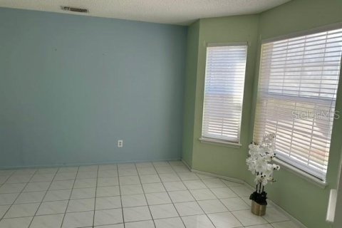 House in Orlando, Florida 4 bedrooms, 178 sq.m. № 2150507 - photo 5