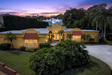 House in Ormond Beach, Florida 3 bedrooms, 242.29 sq.m. № 2431206 - photo 2