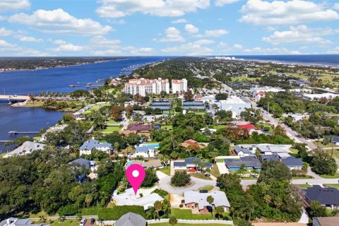 House in Ormond Beach, Florida 3 bedrooms, 242.29 sq.m. № 2431206 - photo 7
