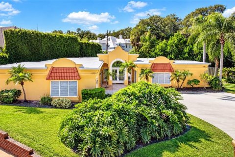 House in Ormond Beach, Florida 3 bedrooms, 242.29 sq.m. № 2431206