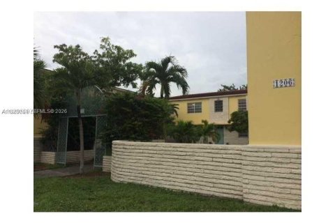 Appartement à Coral Gables, Floride 2 chambres, 81.57 m2 № 2051635