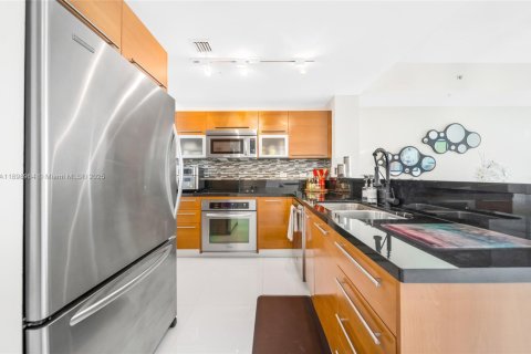 Copropriété à louer à Miami, Floride: 2 chambres, 98.29 m2 № 1967071 - photo 2