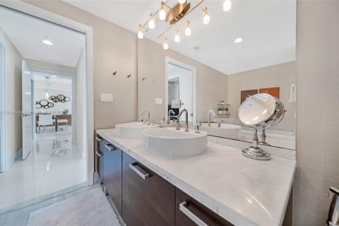 Copropriété à louer à Miami, Floride: 2 chambres, 98.29 m2 № 1967071 - photo 24