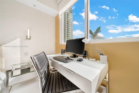 Copropriété à louer à Miami, Floride: 2 chambres, 98.29 m2 № 1967071 - photo 20