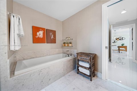 Copropriété à louer à Miami, Floride: 2 chambres, 98.29 m2 № 1967071 - photo 25