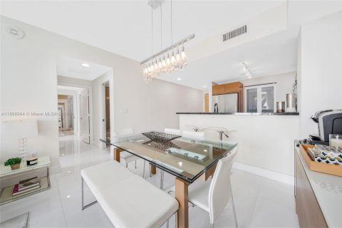 Copropriété à louer à Miami, Floride: 2 chambres, 98.29 m2 № 1967071 - photo 11