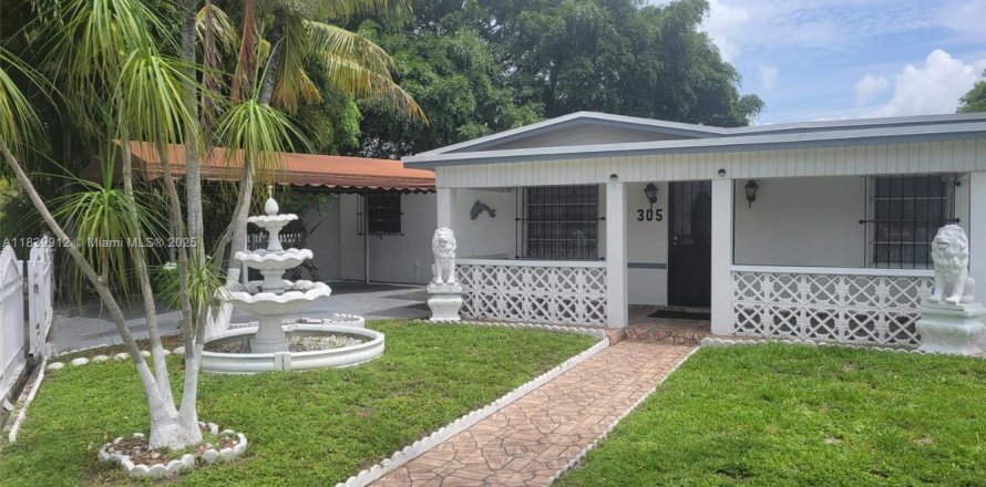 House in North Miami, Florida 3 bedrooms, 96.43 sq.m. № 1830680