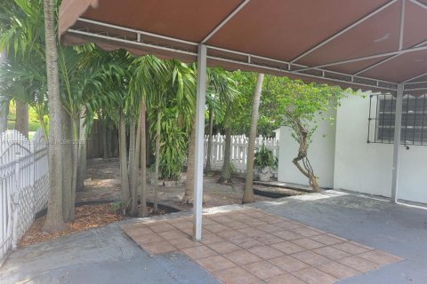 House in North Miami, Florida 3 bedrooms, 96.43 sq.m. № 1830680 - photo 26