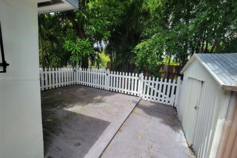 House in North Miami, Florida 3 bedrooms, 96.43 sq.m. № 1830680 - photo 25
