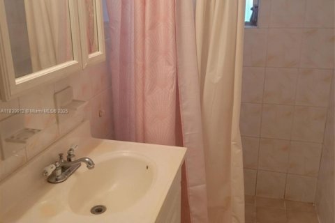 House in North Miami, Florida 3 bedrooms, 96.43 sq.m. № 1830680 - photo 16