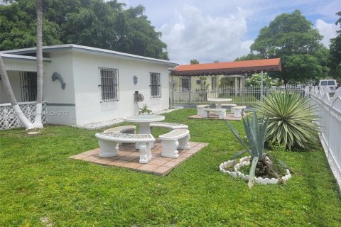 House in North Miami, Florida 3 bedrooms, 96.43 sq.m. № 1830680 - photo 3