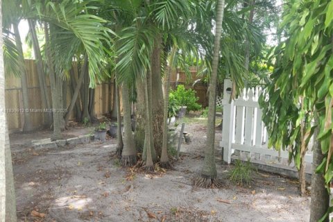 House in North Miami, Florida 3 bedrooms, 96.43 sq.m. № 1830680 - photo 22