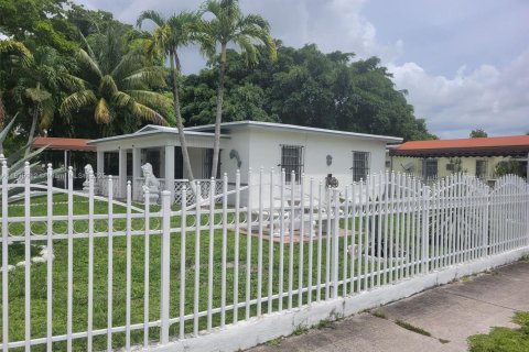 House in North Miami, Florida 3 bedrooms, 96.43 sq.m. № 1830680 - photo 27
