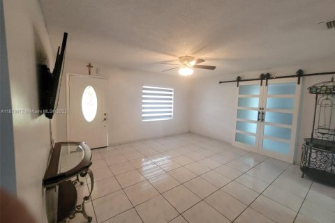 House in North Miami, Florida 3 bedrooms, 96.43 sq.m. № 1830680 - photo 6