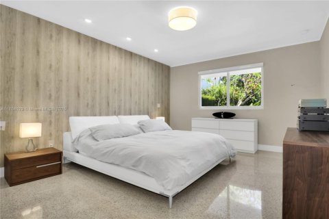 House in Surfside, Florida 5 bedrooms, 216.83 sq.m. № 1694462 - photo 14