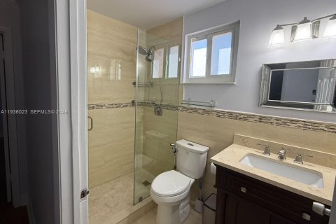 House in Miami, Florida 3 bedrooms, 145.86 sq.m. № 1994150 - photo 9