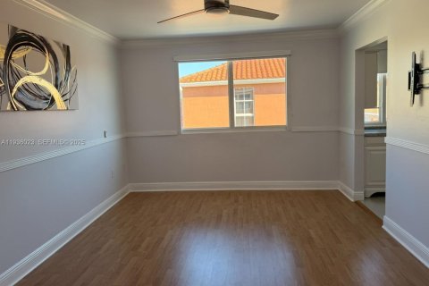 House in Miami, Florida 3 bedrooms, 145.86 sq.m. № 1994150 - photo 6