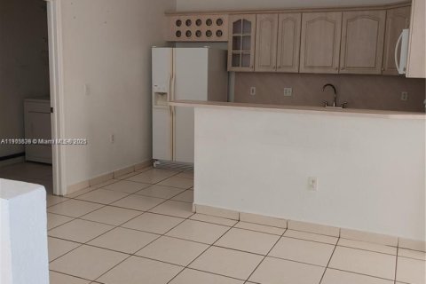 Townhouse in Hialeah, Florida 3 bedrooms, 123.56 sq.m. № 1956214 - photo 12