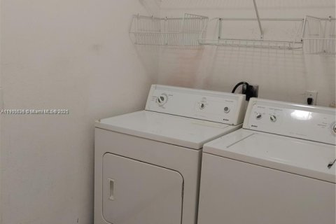 Townhouse in Hialeah, Florida 3 bedrooms, 123.56 sq.m. № 1956214 - photo 15