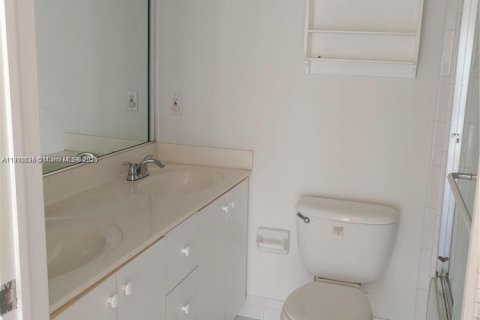 Townhouse in Hialeah, Florida 3 bedrooms, 123.56 sq.m. № 1956214 - photo 10