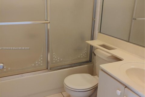 Townhouse in Hialeah, Florida 3 bedrooms, 123.56 sq.m. № 1956214 - photo 7