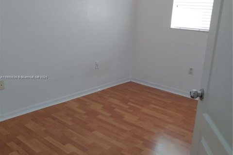 Townhouse in Hialeah, Florida 3 bedrooms, 123.56 sq.m. № 1956214 - photo 6