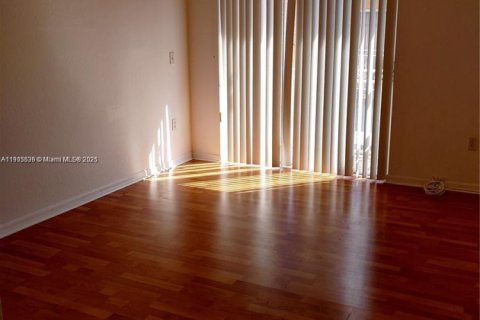 Townhouse in Hialeah, Florida 3 bedrooms, 123.56 sq.m. № 1956214 - photo 8