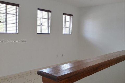 Townhouse in Hialeah, Florida 3 bedrooms, 123.56 sq.m. № 1956214 - photo 3