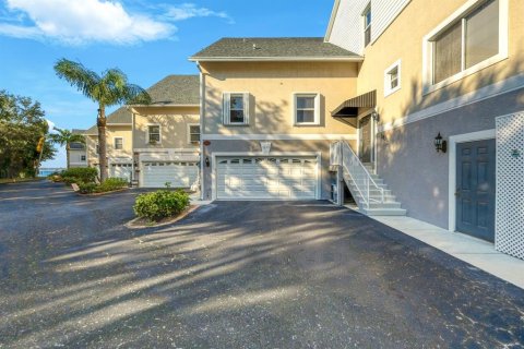Townhouse in Fort Myers, Florida 3 bedrooms, 226.31 sq.m. № 1558029 - photo 1
