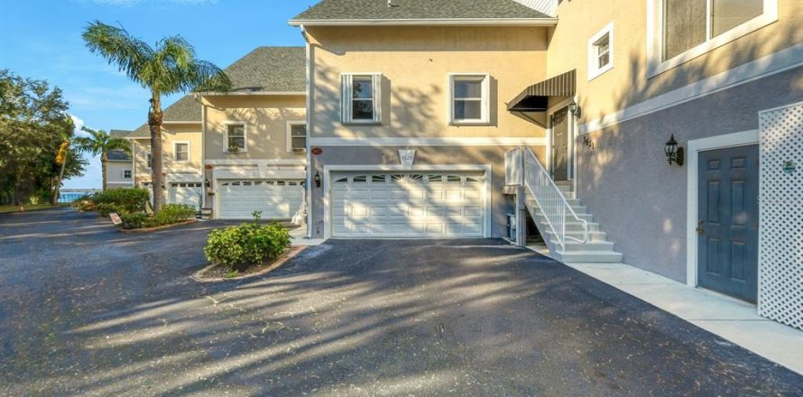 Townhouse in Fort Myers, Florida 3 bedrooms, 226.31 sq.m. № 1558029