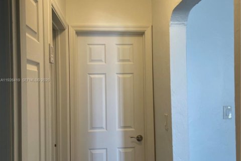 Casa en alquiler en Hollywood, Florida, 2 dormitorios, 91.6 m2 № 1986350 - foto 4