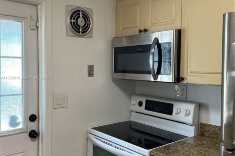 Casa en alquiler en Hollywood, Florida, 2 dormitorios, 91.6 m2 № 1986350 - foto 12