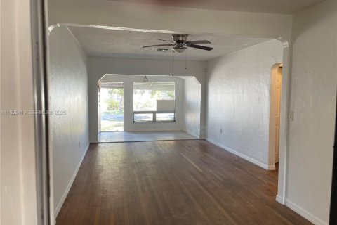 Casa en alquiler en Hollywood, Florida, 2 dormitorios, 91.6 m2 № 1986350 - foto 10