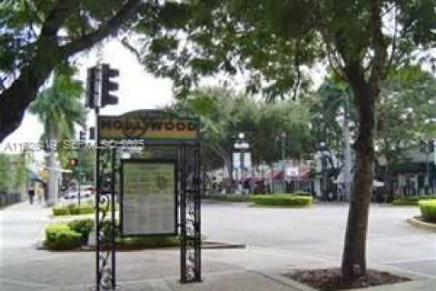 Casa en alquiler en Hollywood, Florida, 2 dormitorios, 91.6 m2 № 1986350 - foto 18