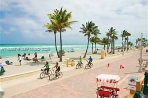 Casa en alquiler en Hollywood, Florida, 2 dormitorios, 91.6 m2 № 1986350 - foto 16