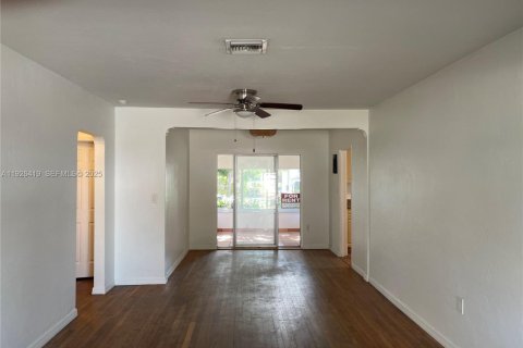 Casa en alquiler en Hollywood, Florida, 2 dormitorios, 91.6 m2 № 1986350 - foto 2