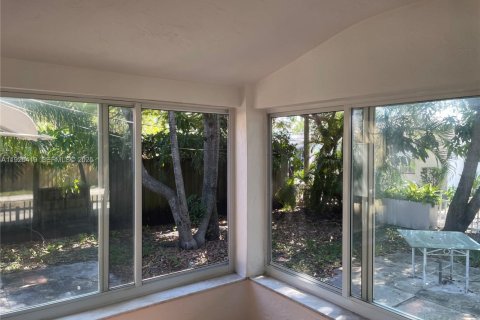 Casa en alquiler en Hollywood, Florida, 2 dormitorios, 91.6 m2 № 1986350 - foto 9