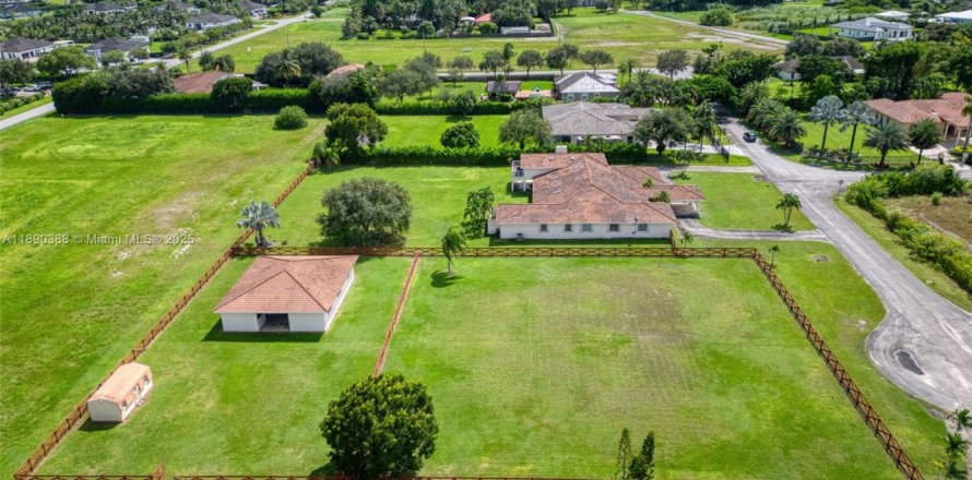 Terrain à Homestead, Floride № 1946922