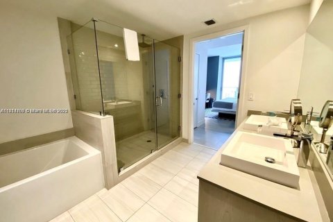 Condo in Hollywood, Florida, 2 bedrooms  № 1766338 - photo 17