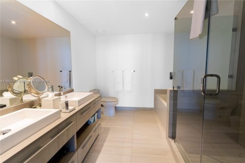 Condo in Hollywood, Florida, 2 bedrooms  № 1766338 - photo 18
