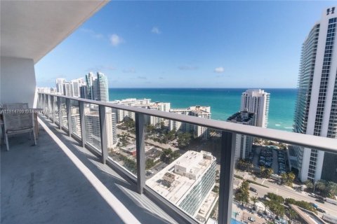Condo in Hollywood, Florida, 2 bedrooms  № 1766338 - photo 30