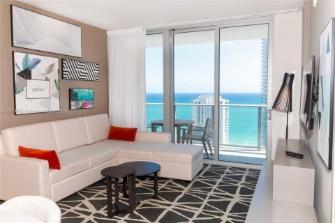 Condo in Hollywood, Florida, 2 bedrooms  № 1766338 - photo 10