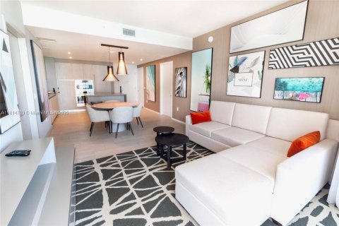 Condo in Hollywood, Florida, 2 bedrooms  № 1766338 - photo 13