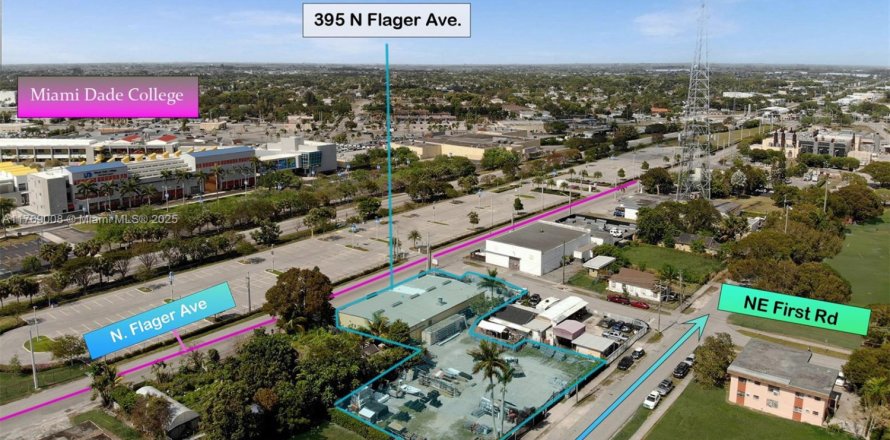 Propiedad comercial en Homestead, Florida № 1939783