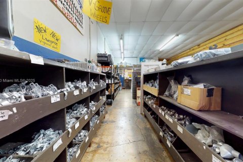 Propiedad comercial en venta en Homestead, Florida № 1939783 - foto 10