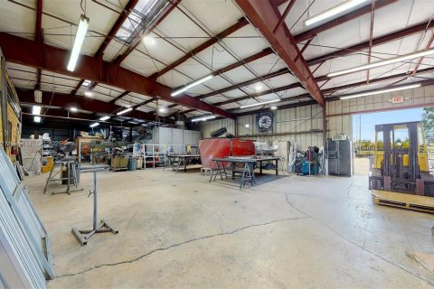 Propiedad comercial en venta en Homestead, Florida № 1939783 - foto 15