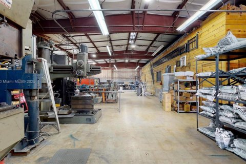 Propiedad comercial en venta en Homestead, Florida № 1939783 - foto 29