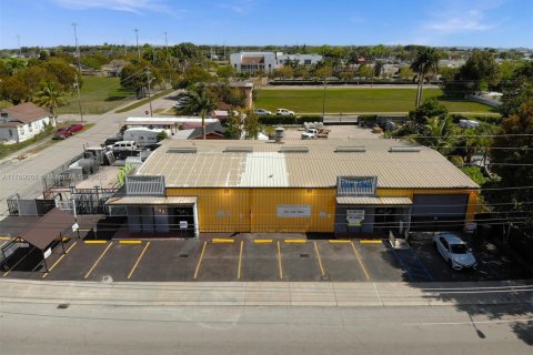 Propiedad comercial en venta en Homestead, Florida № 1939783 - foto 4